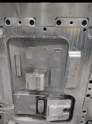 Kunststofproductie gemakkelijker gemaakt met een glad oppervlak Finish Injection Molding Solution