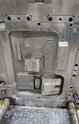 Kunststofproductie gemakkelijker gemaakt met een glad oppervlak Finish Injection Molding Solution